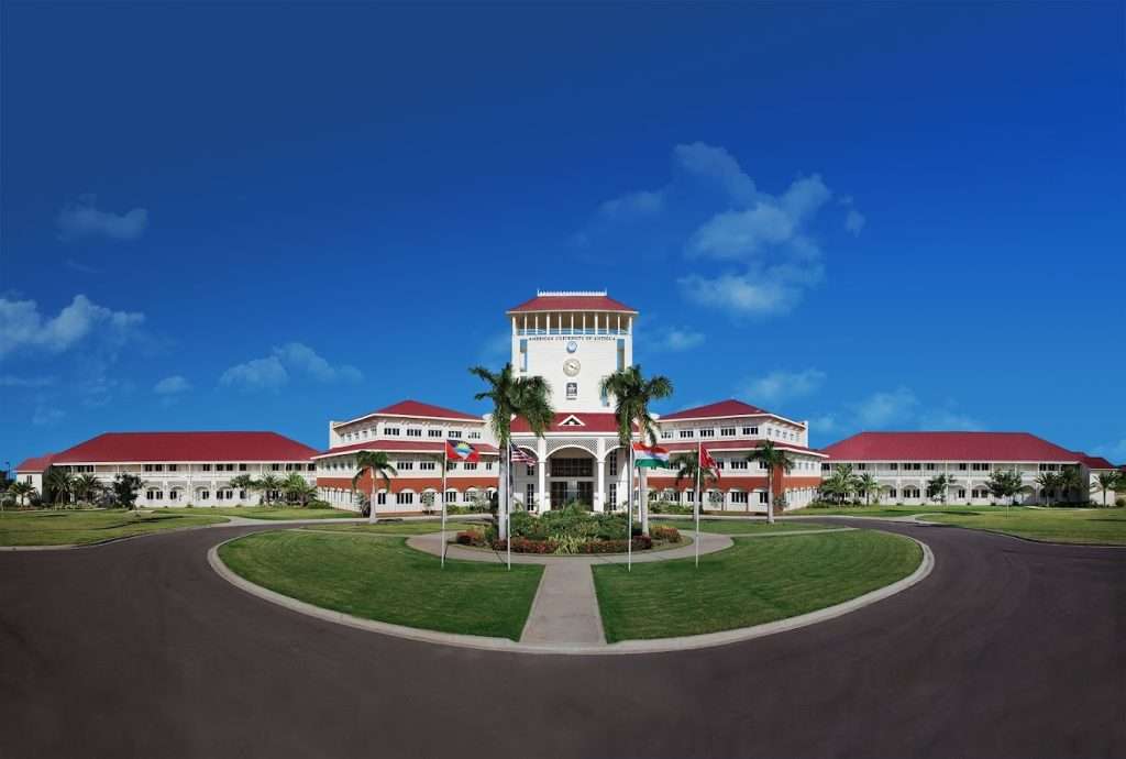 AUA campus 300